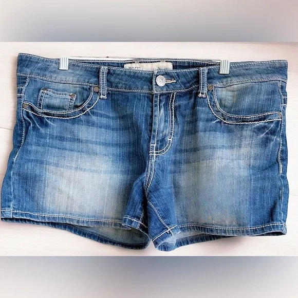 Women’s BKE Buckle Blue Jean Denim Culture Short Stretch Shorts Lemmon EUC 33 - Picture 5 of 16